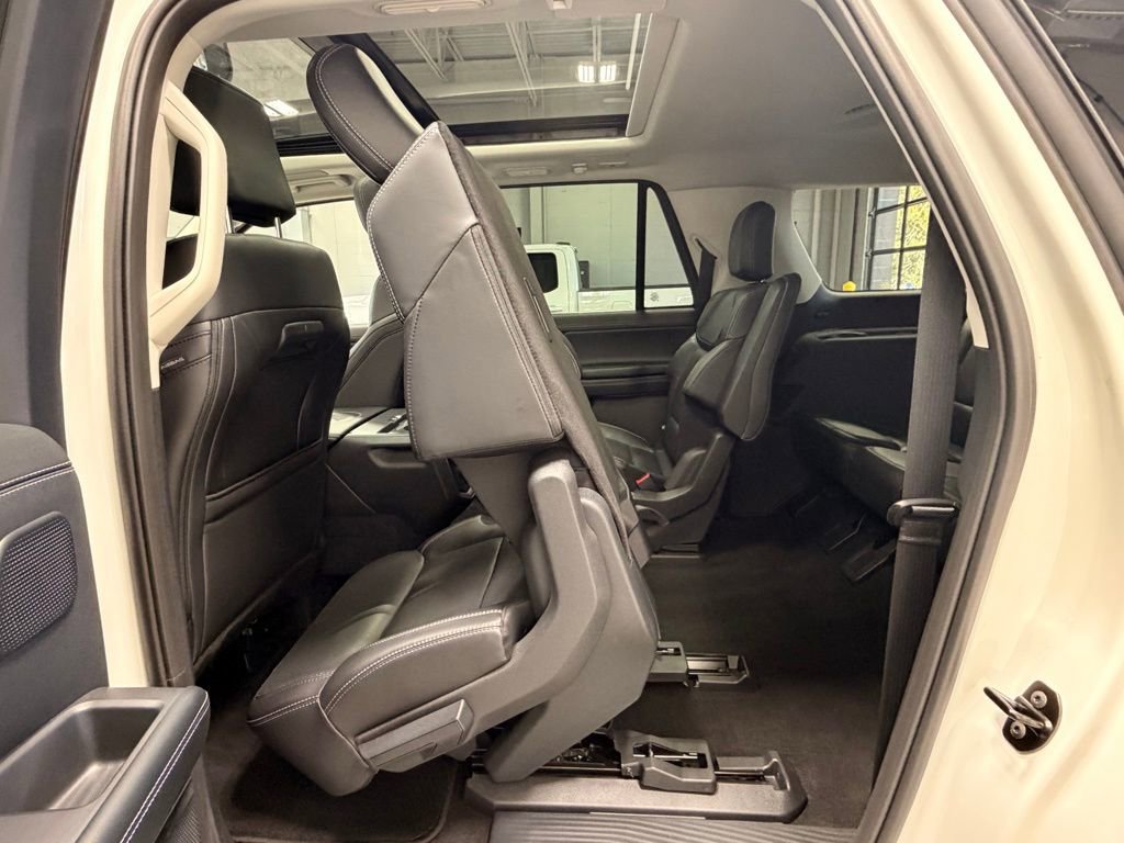 Used 2025 Ford Expedition Max Platinum w/ Driver's Package AWD/4WD image 23