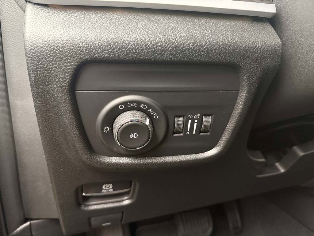 New 2025 Jeep Grand Cherokee Limited w/ Trailer Tow Package image 20