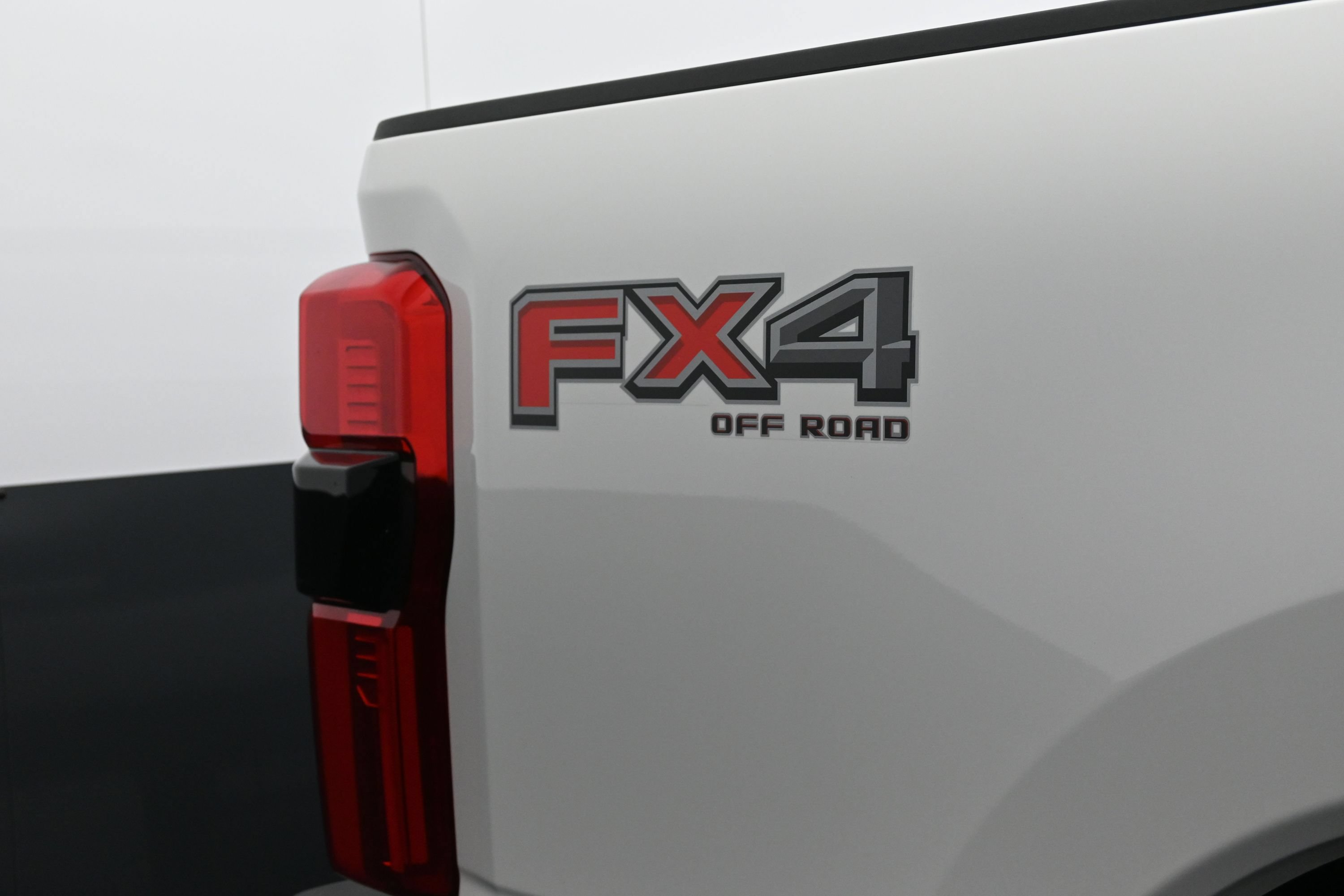 Used 2024 Ford F250 Platinum w/ FX4 Off-Road Package AWD/4WD image 49