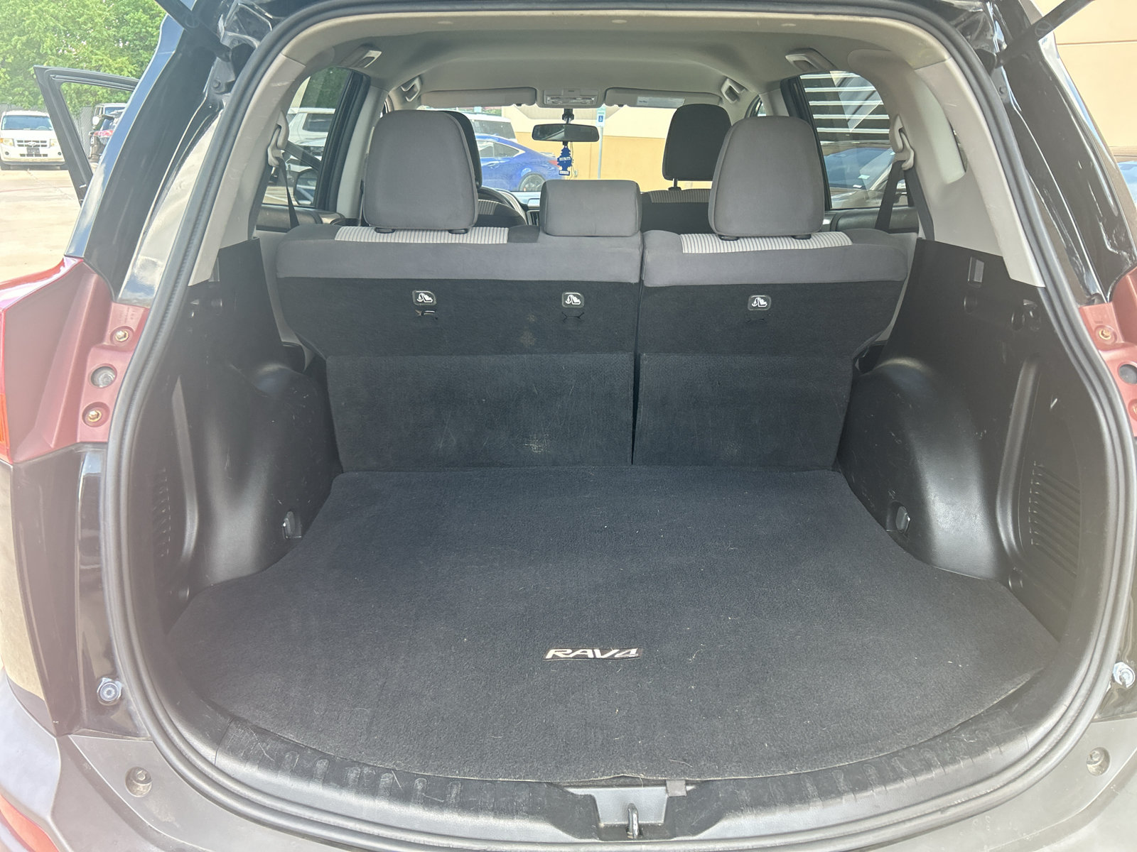 Used 2015 Toyota RAV4 LE AWD/4WD image 16
