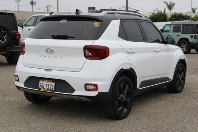 Used 2022 Hyundai Venue Limited image 4