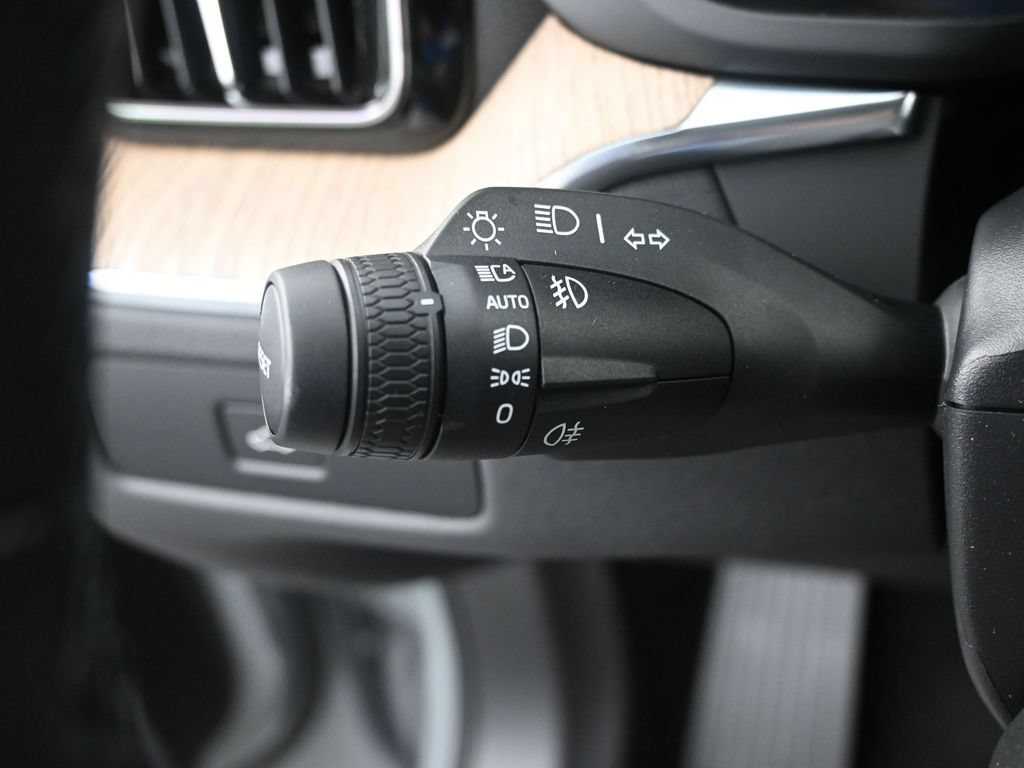 New 2026 Volvo XC60 B5 Plus w/ Protection Package Premier AWD/4WD image 16