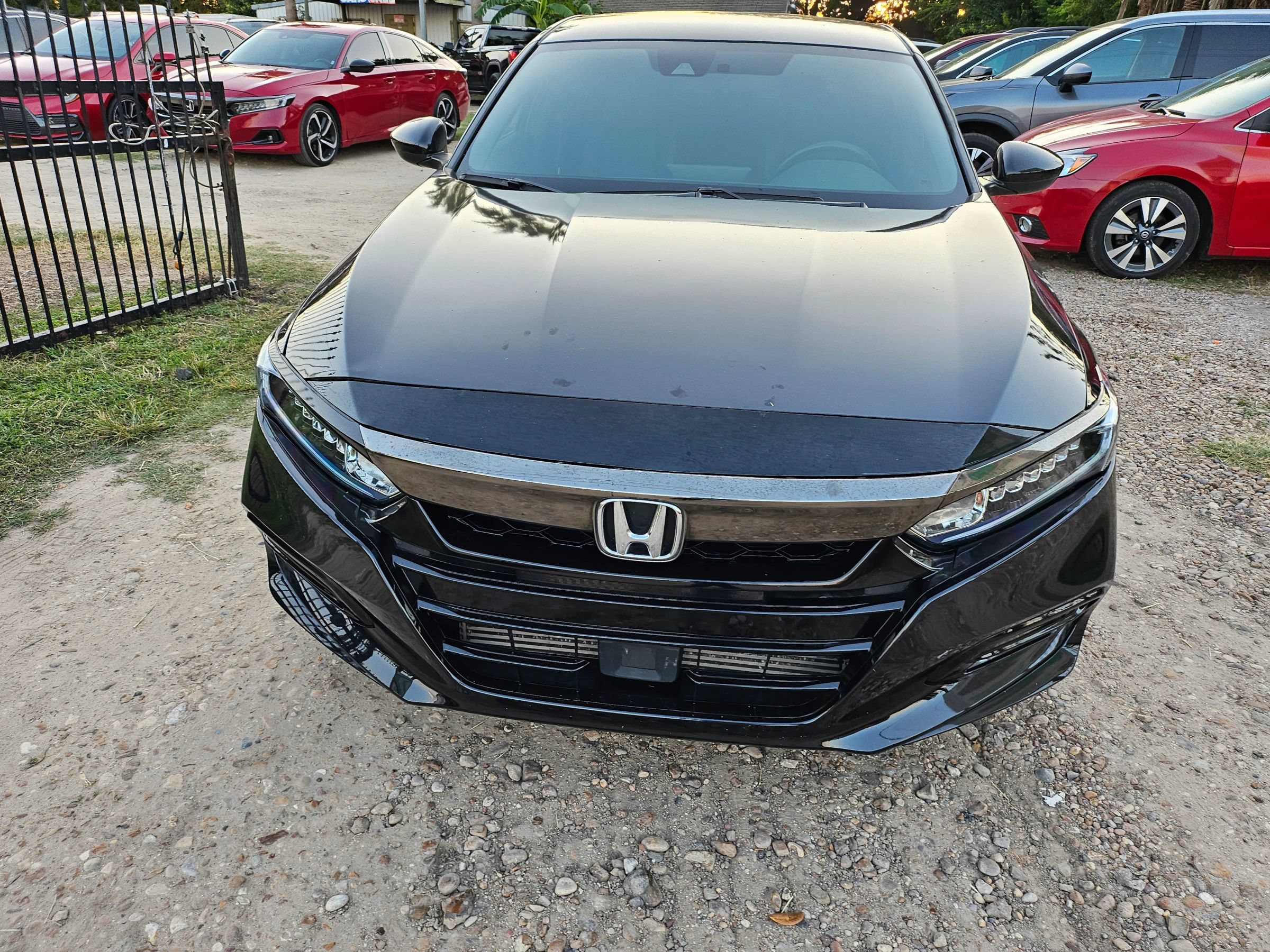 Used 2020 Nissan Sentra SR w/ Premium Package FWD image 3