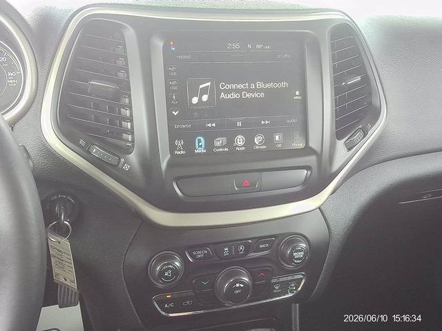Used 2016 Jeep Cherokee Latitude w/ Cold Weather Group AWD/4WD image 12