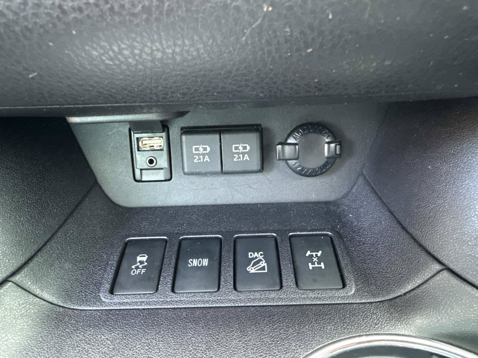 Used 2019 Toyota Highlander XLE AWD/4WD image 29