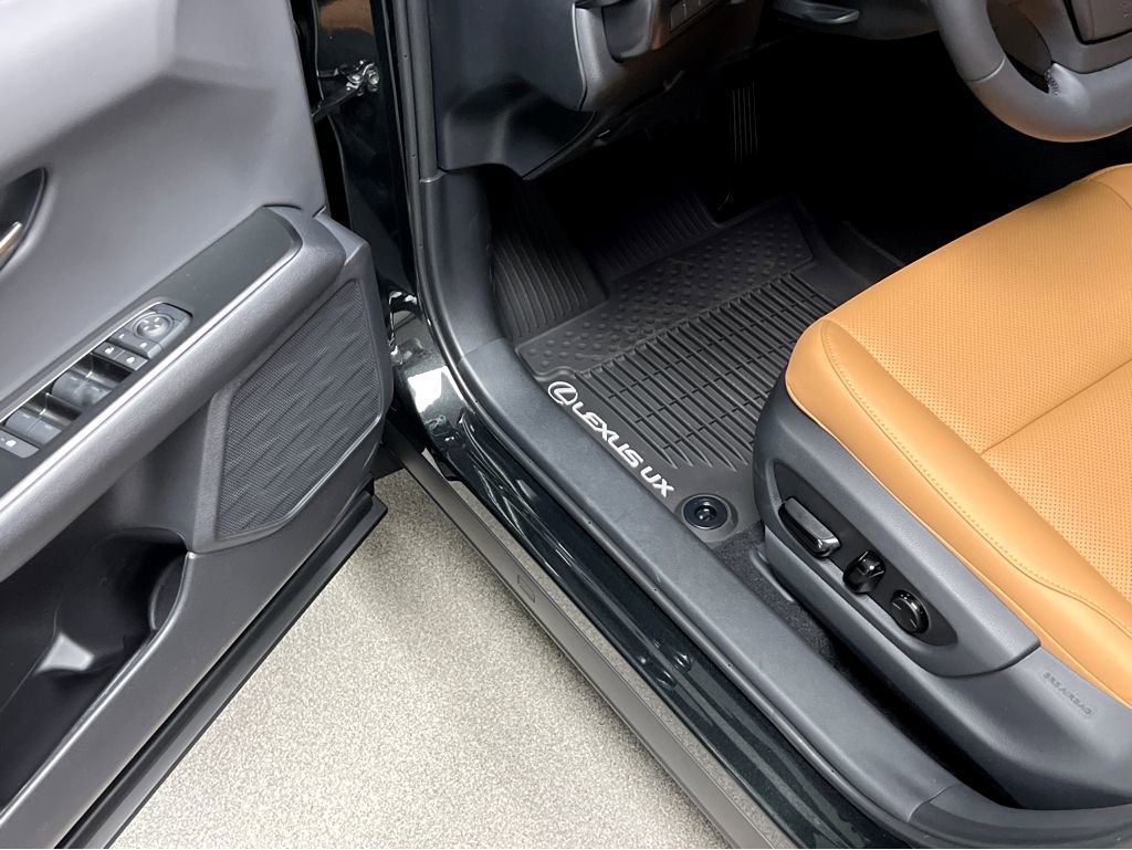 New 2026 Lexus UX 300h AWD image 8