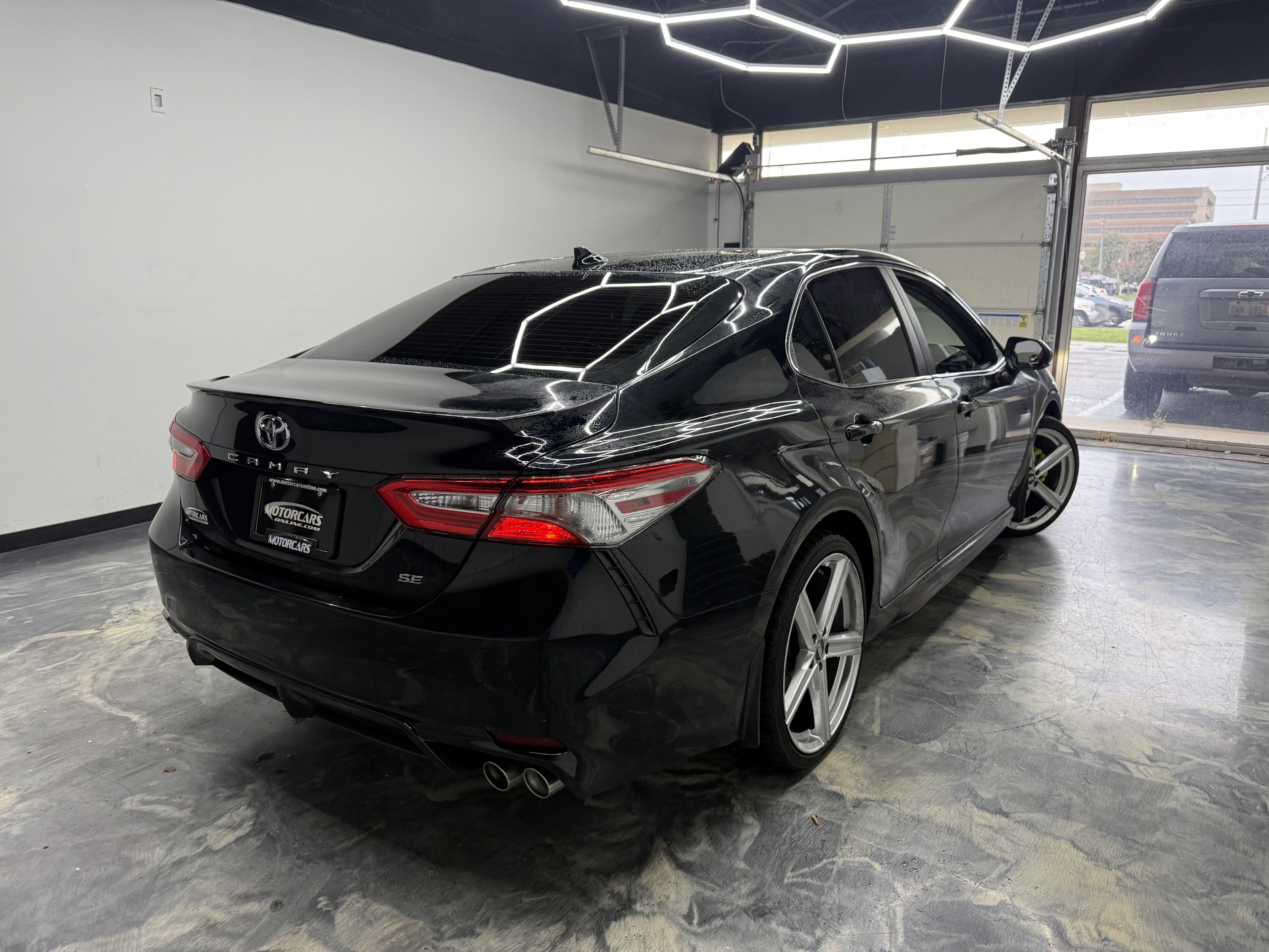 Used 2019 Toyota Camry SE FWD image 5