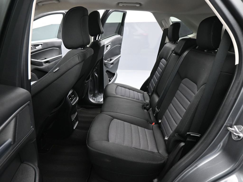 Certified 2022 Ford Edge SE w/ Black Appearance Package image 18