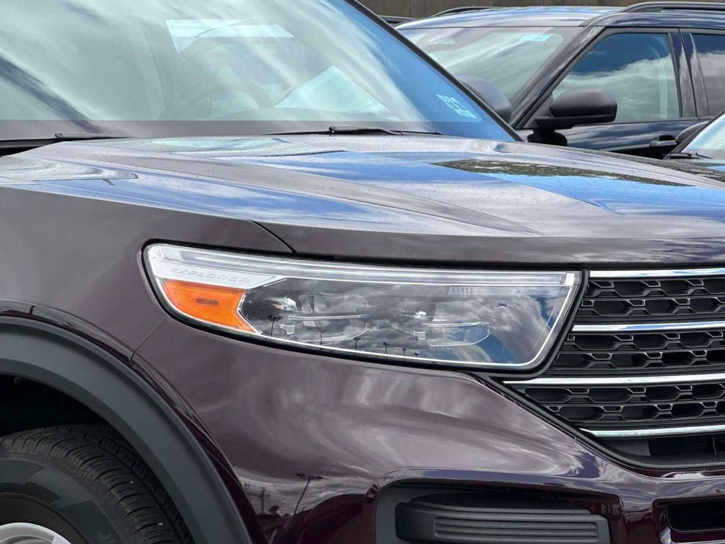 Used 2023 Ford Explorer XLT AWD/4WD image 8
