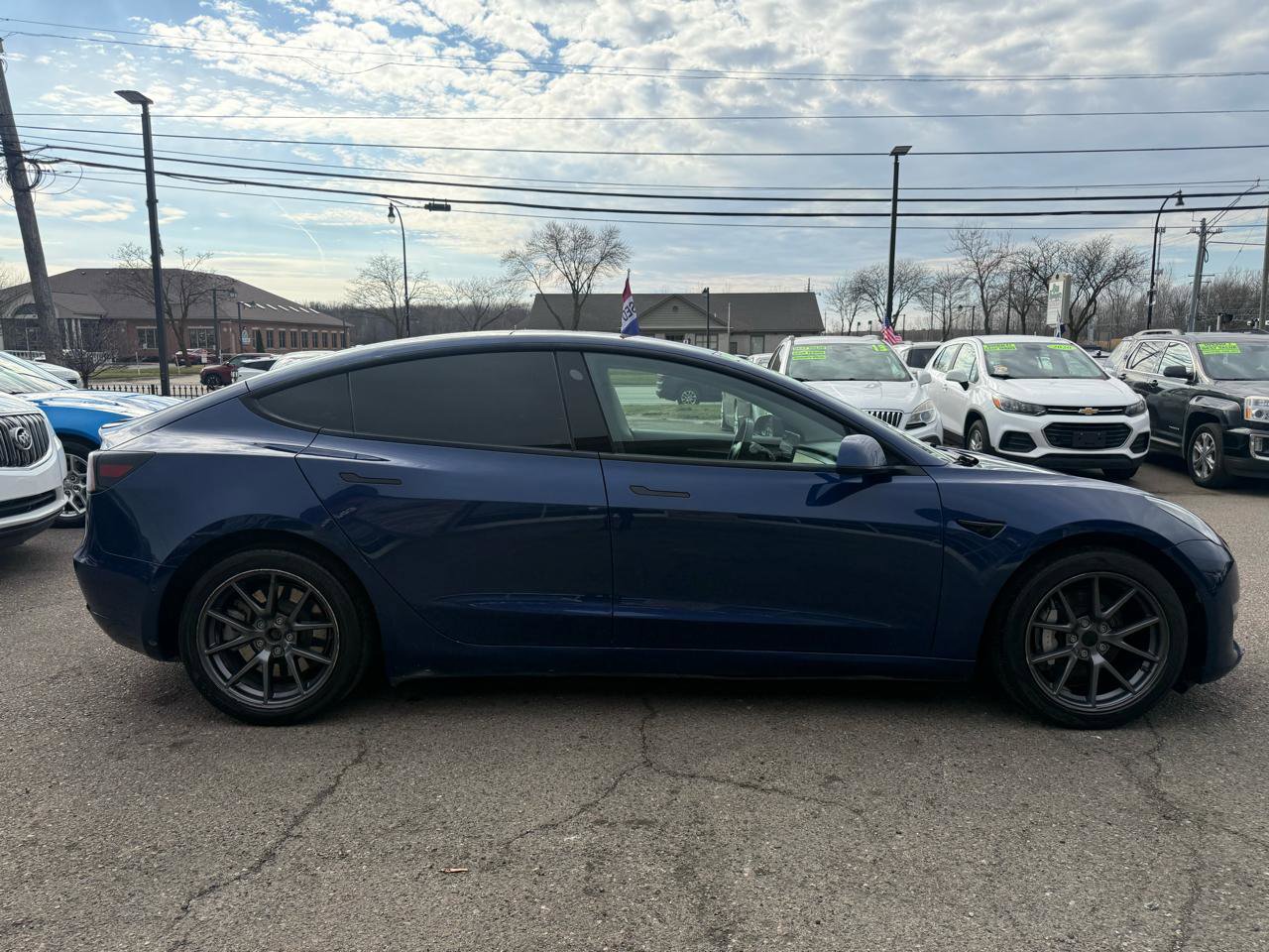 Used 2022 Tesla Model 3 Standard Range image 9