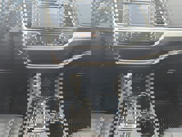 Used 2019 Toyota Highlander SE image 11