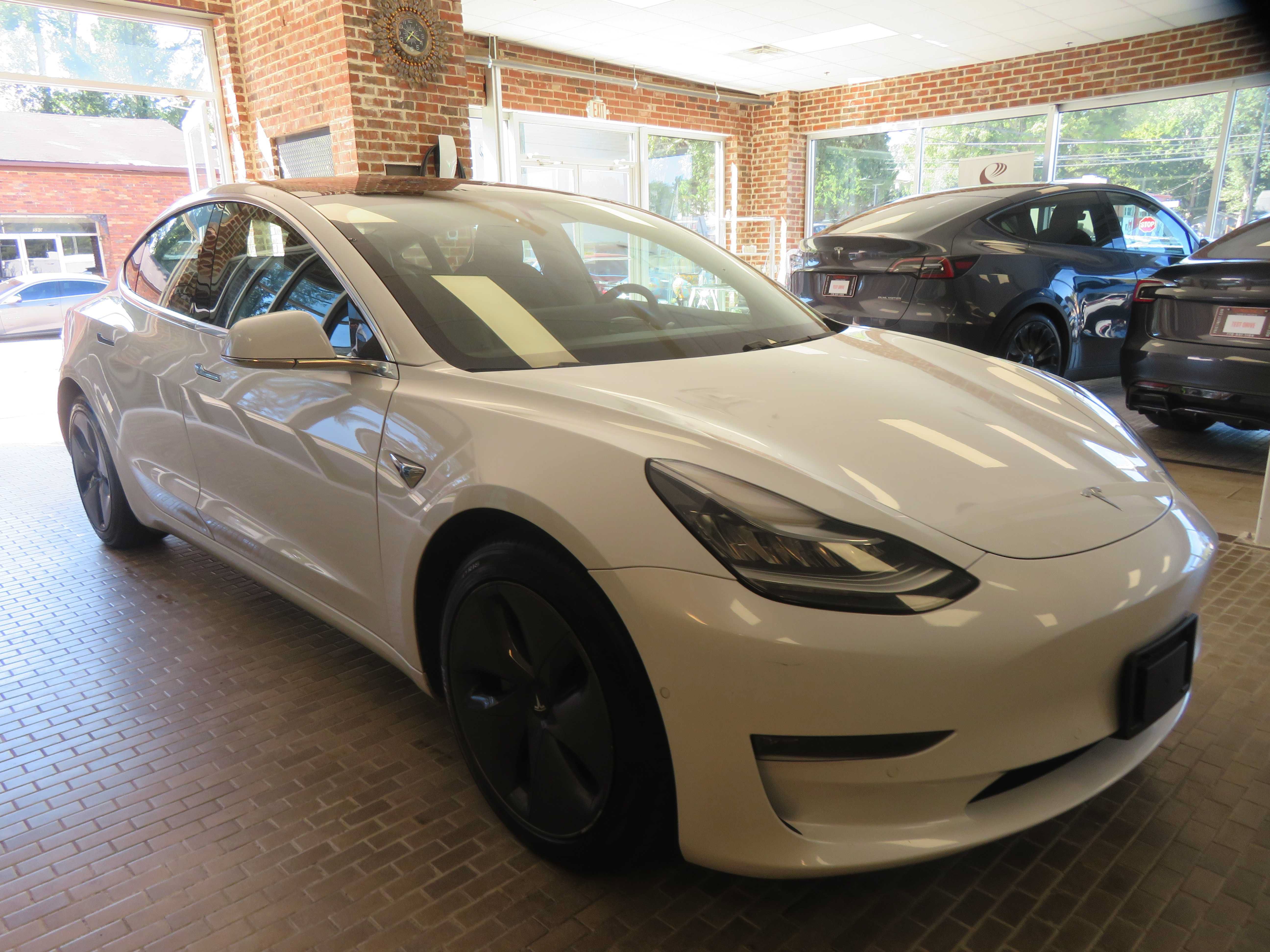 Used 2018 Tesla Model 3 Long Range AWD/4WD image 3