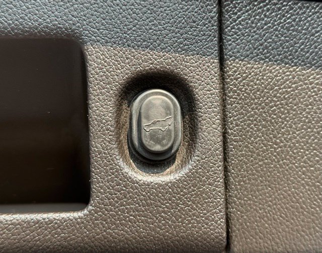 Used 2017 Chevrolet Tahoe Premier AWD/4WD image 17
