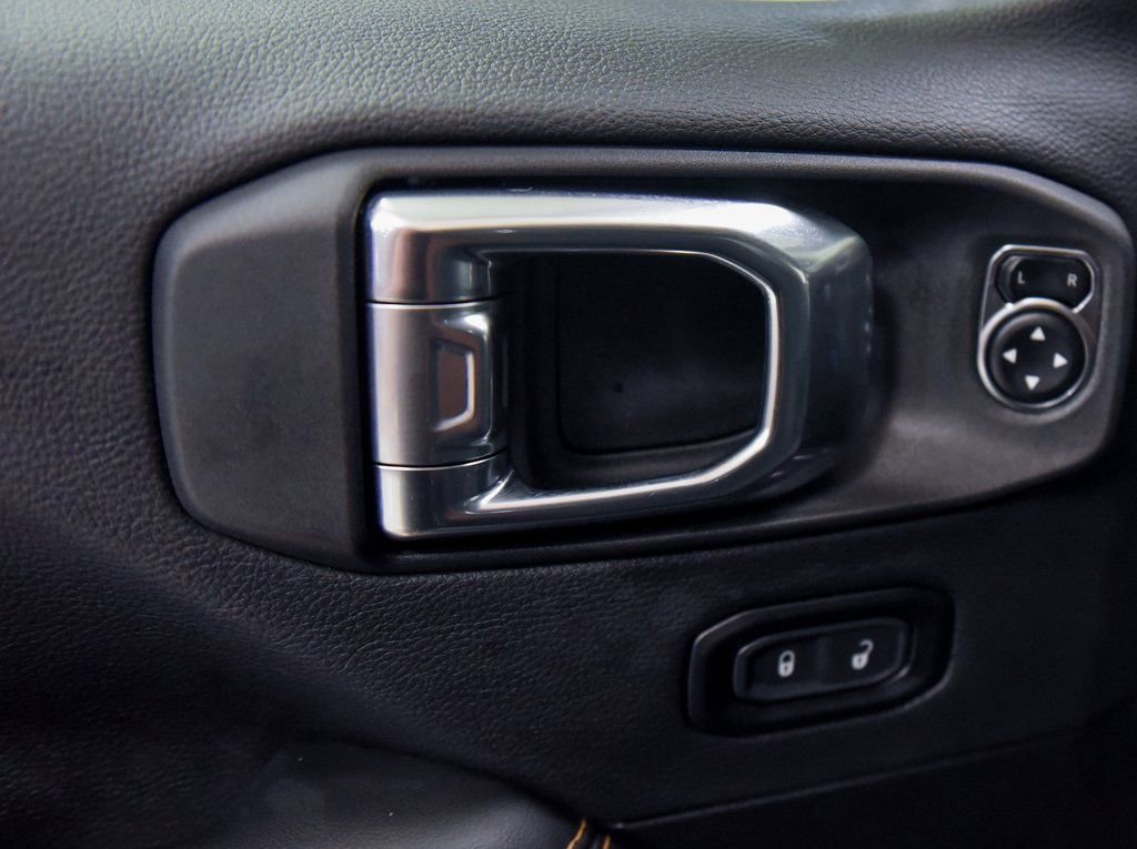 Used 2025 Jeep Wrangler Unlimited Sahara image 16