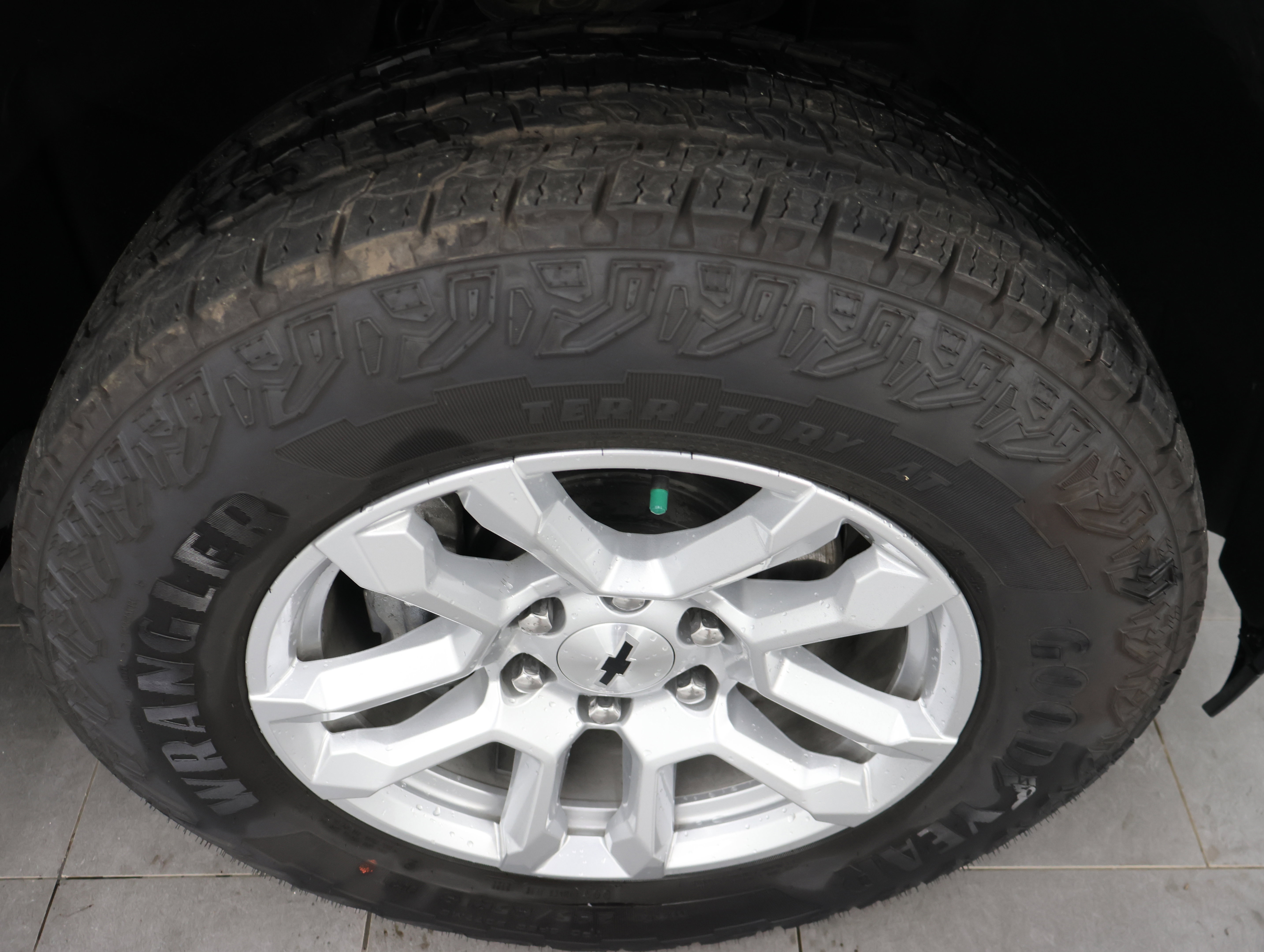 Used 2024 Chevrolet Silverado 1500 RST AWD/4WD image 3