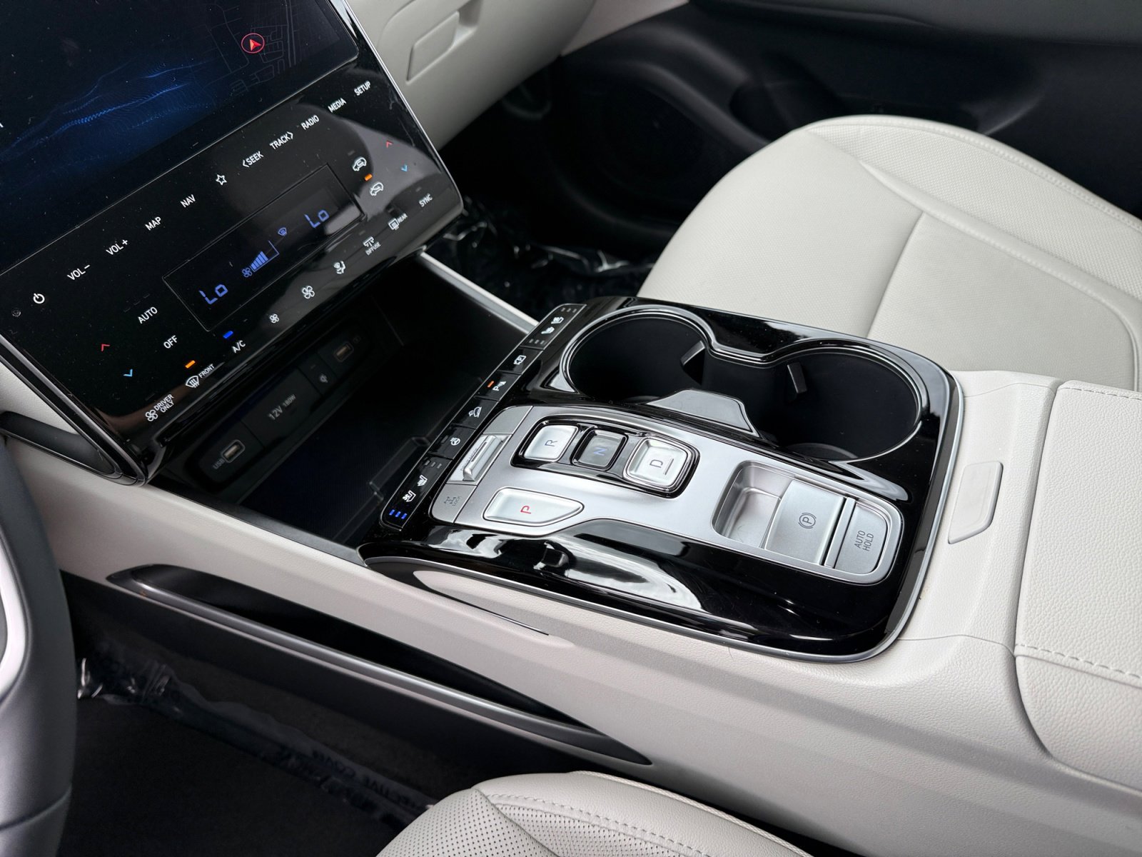 Certified 2024 Hyundai Tucson Limited AWD/4WD image 13