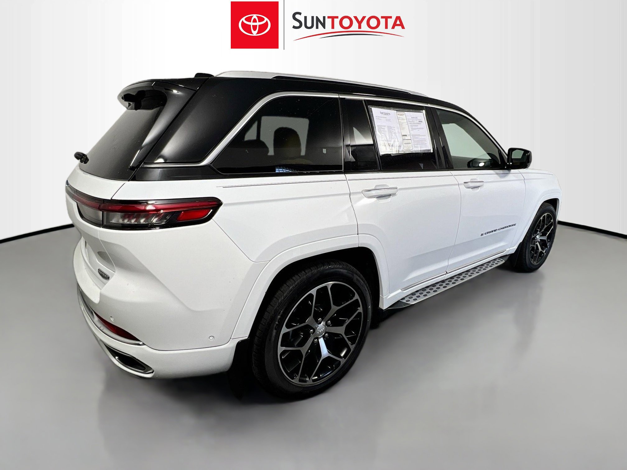 Used 2022 Jeep Grand Cherokee Summit image 4