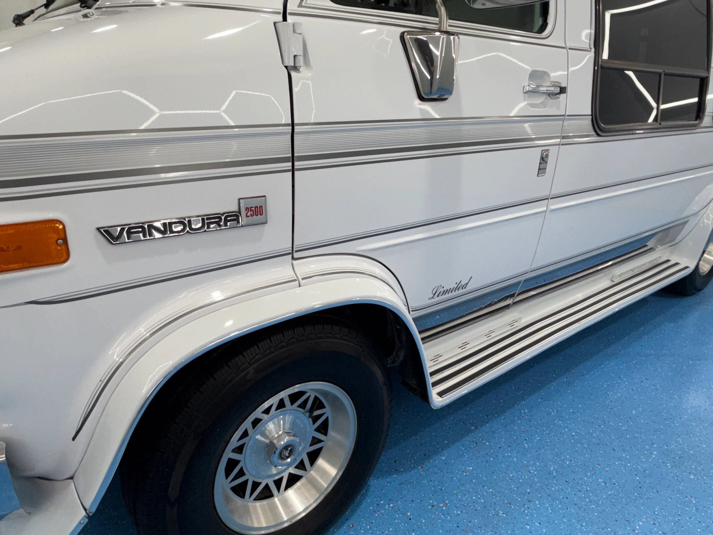 Used 1995 GMC G2500 Vandura RWD image 10