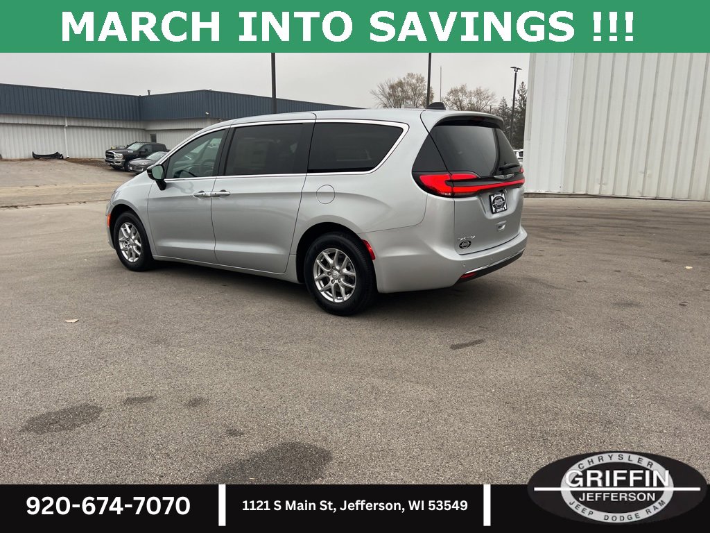 New 2026 Chrysler Pacifica Select image 15