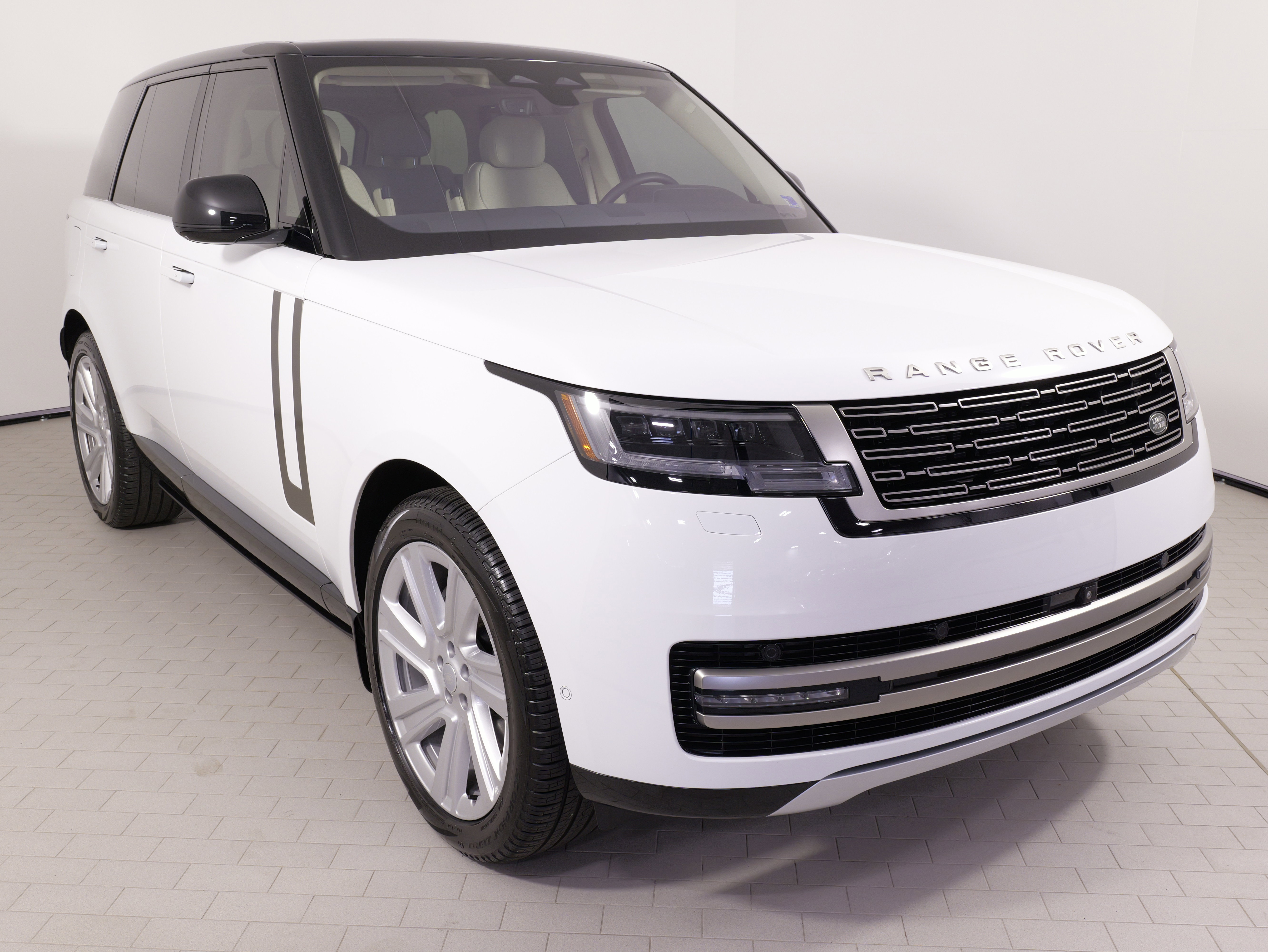Used 2023 Land Rover Range Rover SE image 5