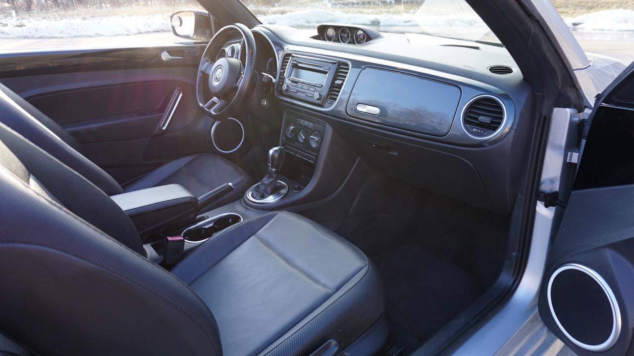 Used 2013 Volkswagen Beetle 2.0T image 21