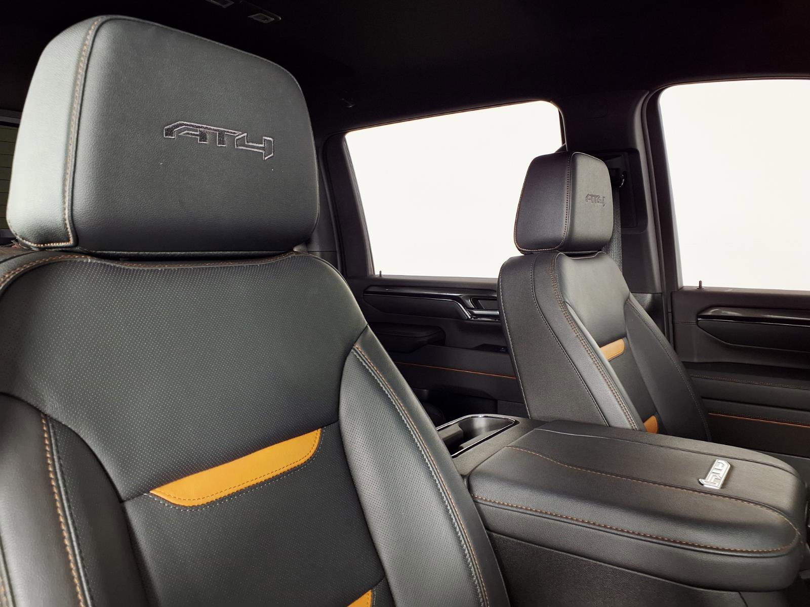 Used 2024 GMC Sierra 2500 AT4 w/ Technology Package AWD/4WD image 10