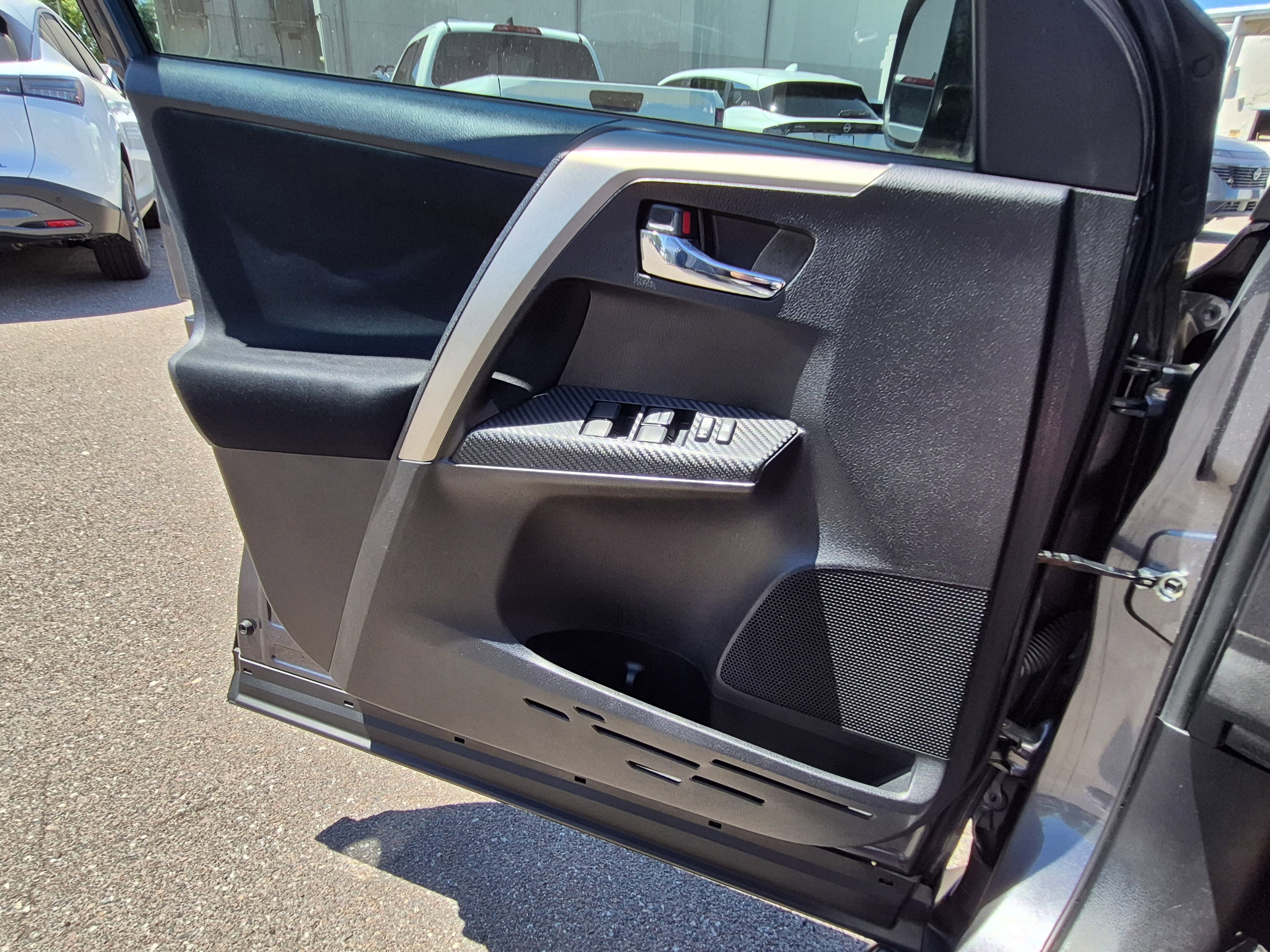 Used 2015 Toyota RAV4 XLE FWD image 22