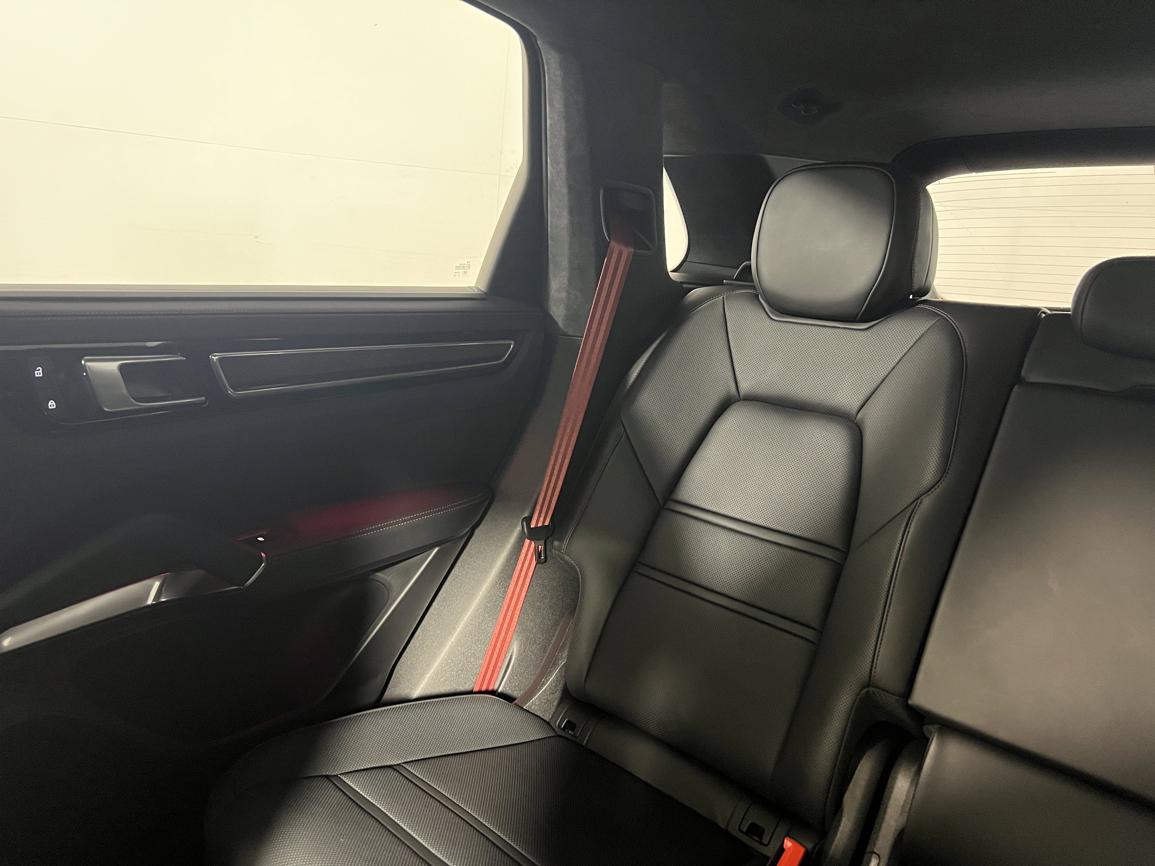 Certified 2023 Porsche Cayenne Turbo AWD/4WD image 15