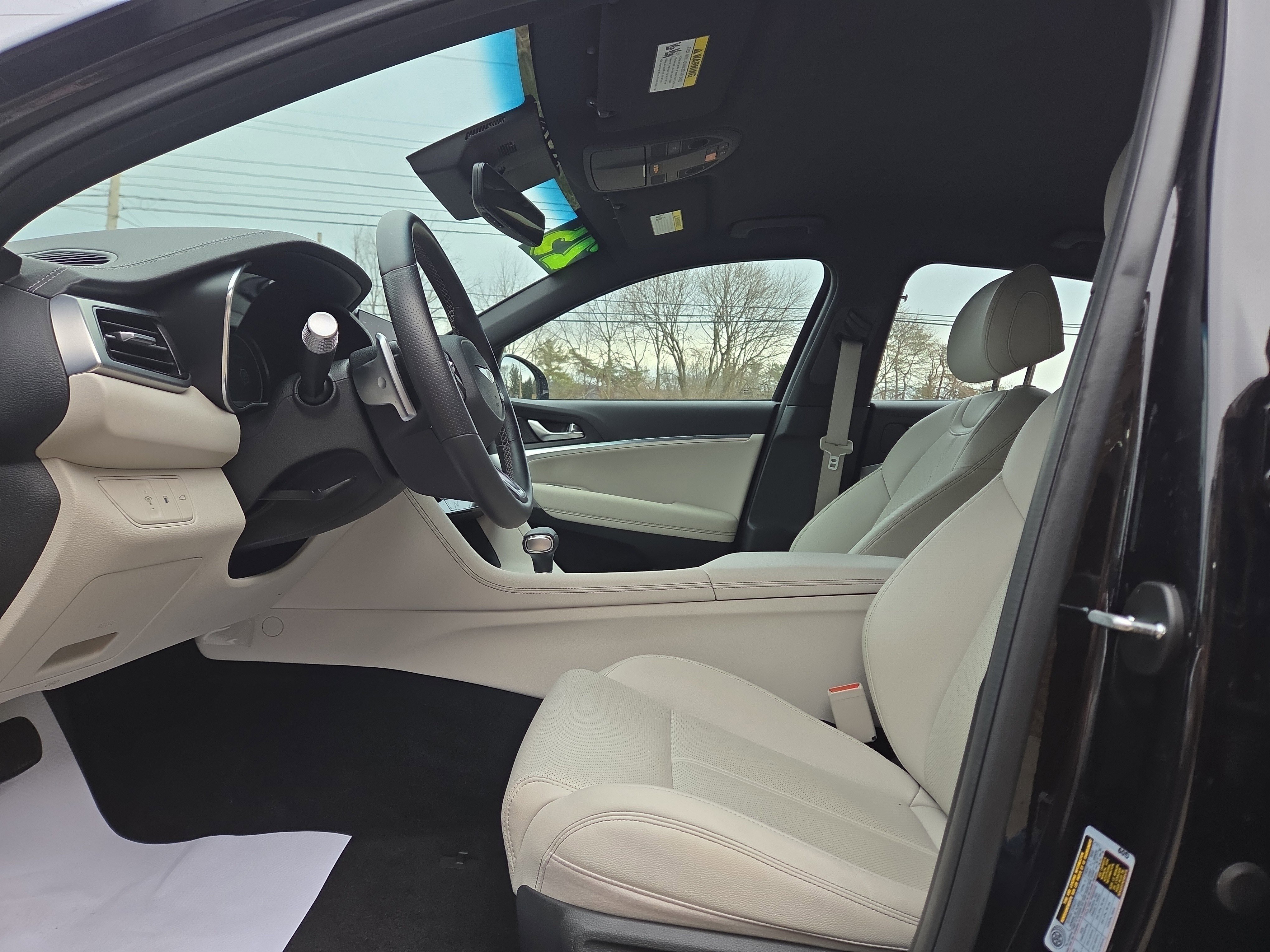 Used 2025 Genesis G70 2.5T image 12