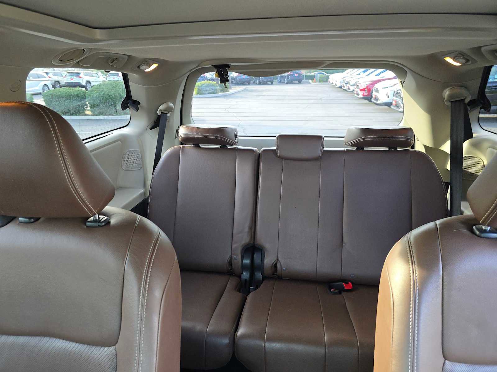 Used 2019 Toyota Sienna Limited image 19