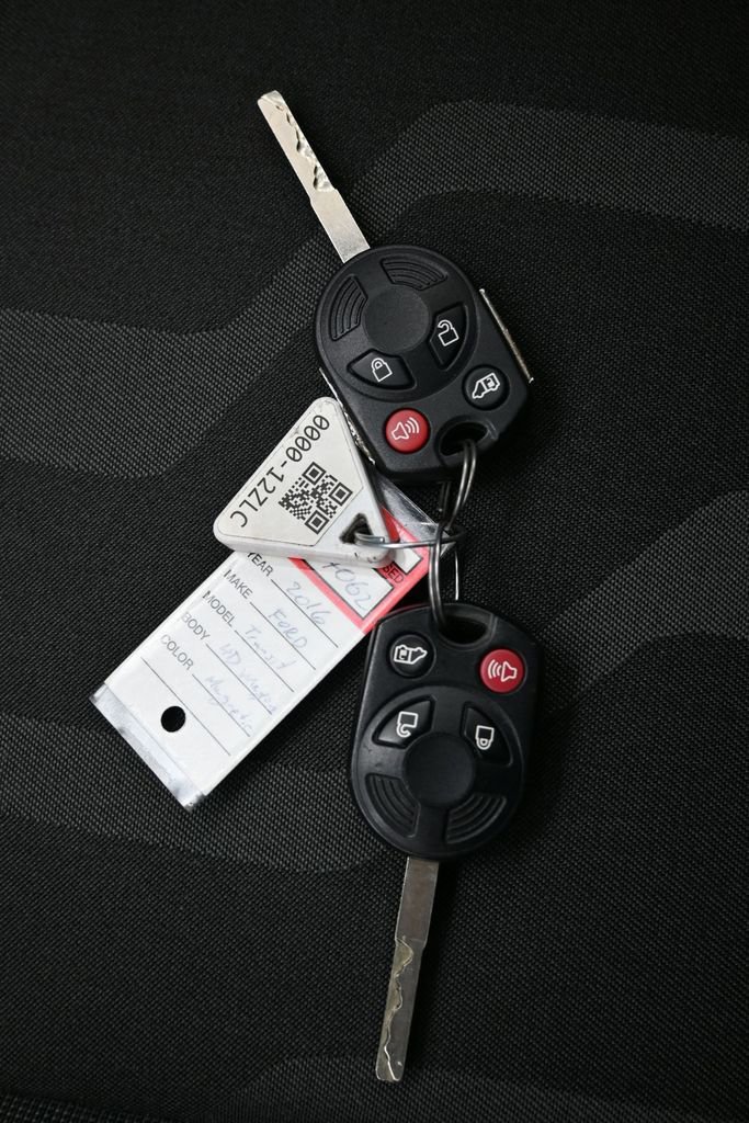 Used 2016 Ford Transit Connect XLT image 24