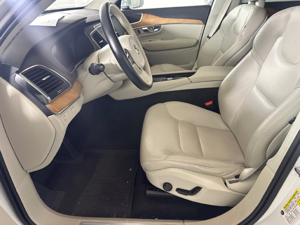 Used 2021 Volvo XC90 T6 Momentum w/ Protection Package Premier AWD/4WD image 3