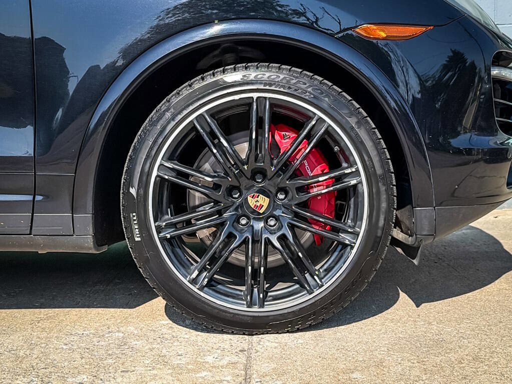 Used 2014 Porsche Cayenne Turbo S AWD/4WD image 11