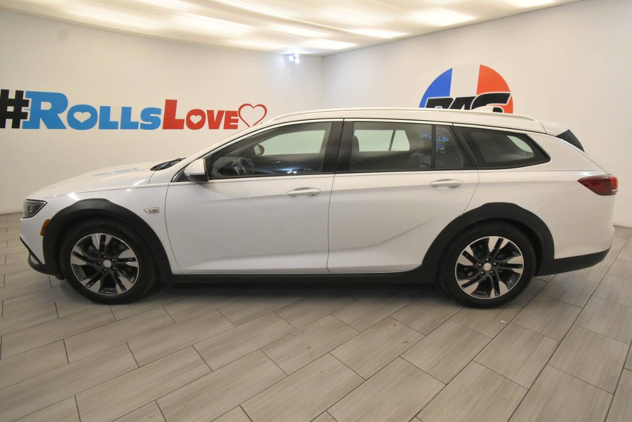 Used 2018 Buick Regal Essence w/ Driver Confidence Package #1 AWD/4WD image 2