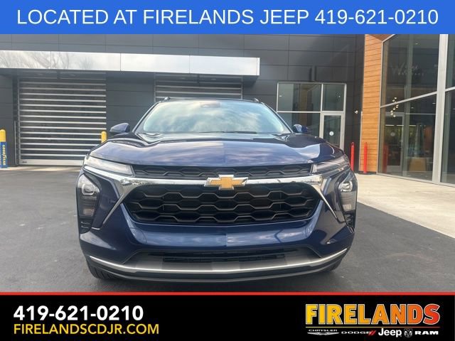 Used 2024 Chevrolet Trax LT w/ Driver Confidence Package image 2