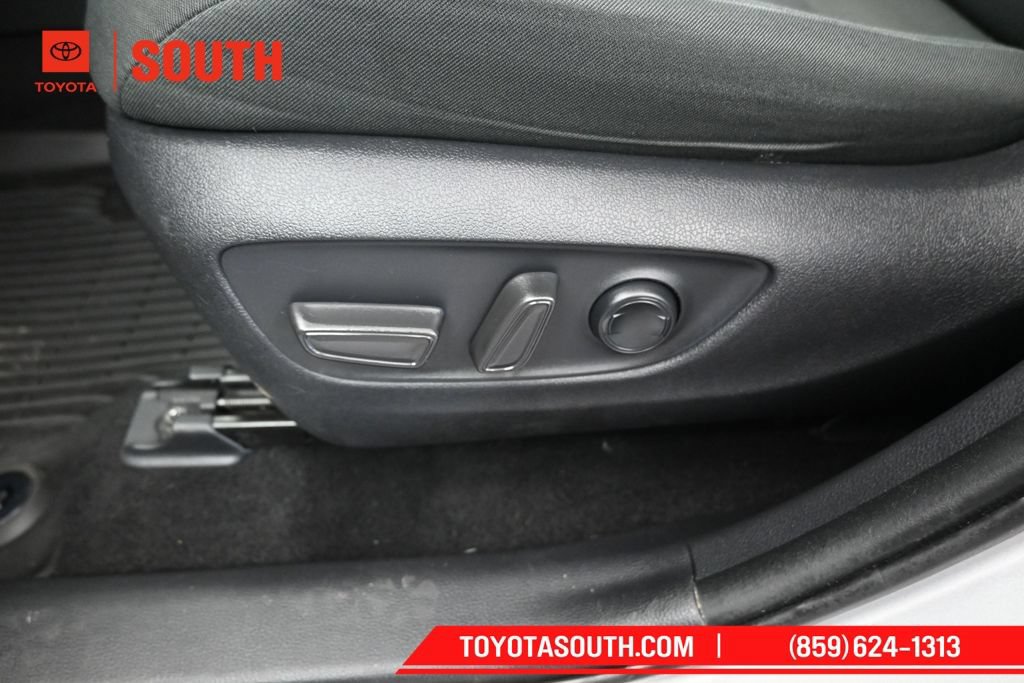 Used 2021 Toyota RAV4 XLE AWD/4WD image 16