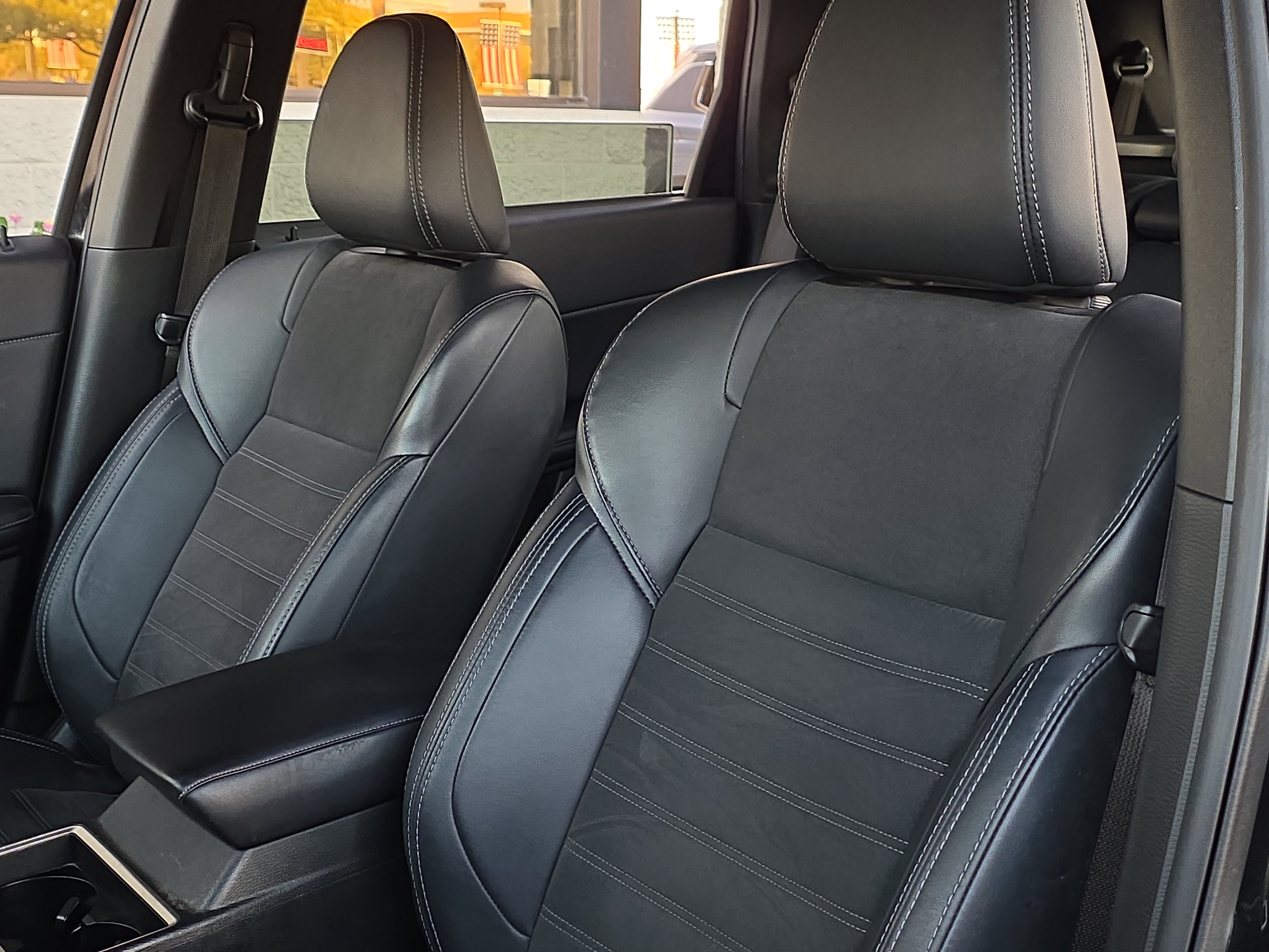 Used 2024 Mitsubishi Outlander SE image 8