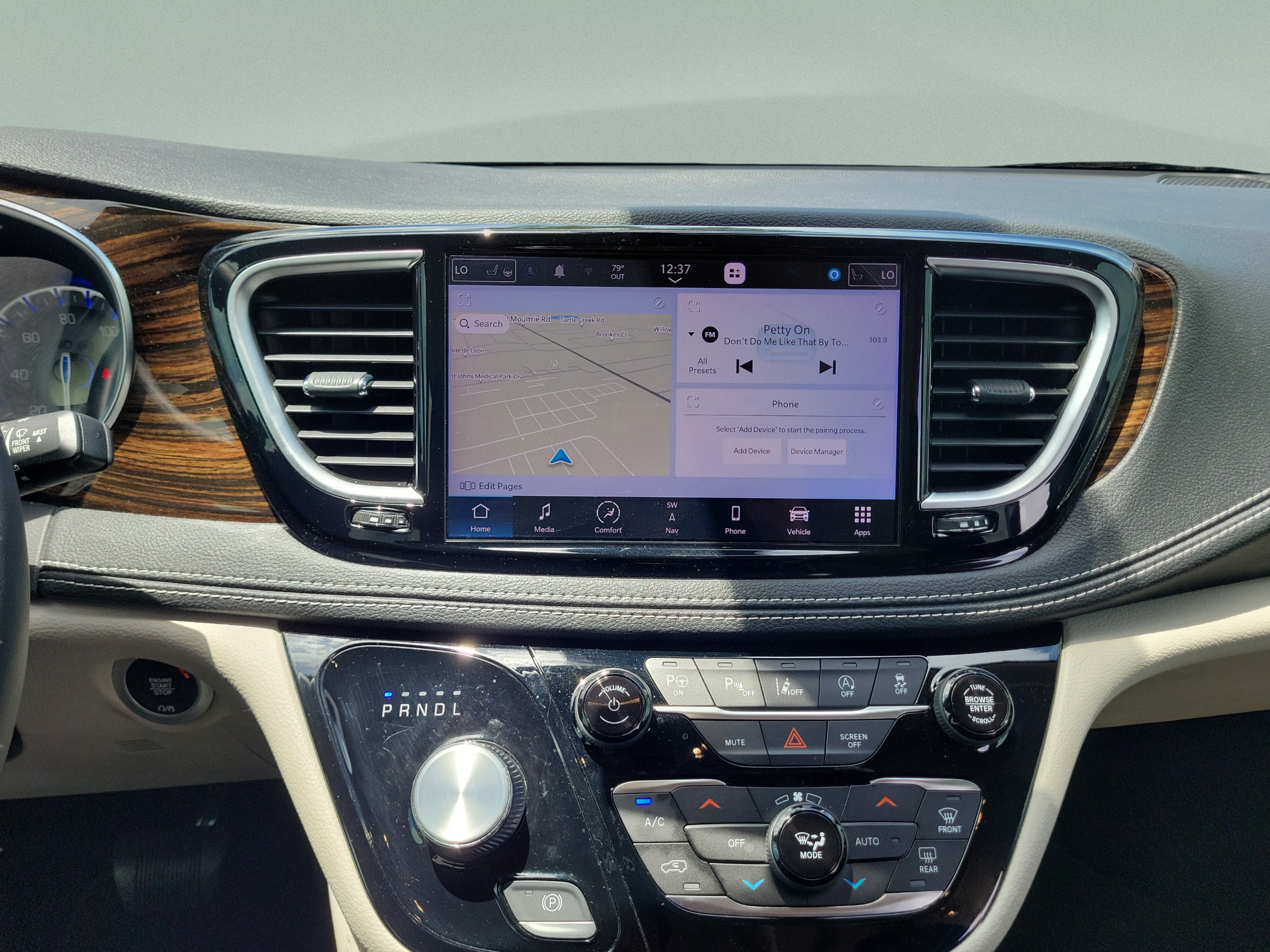 Used 2023 Chrysler Pacifica Limited w/ Uconnect Theater Family Group AWD/4WD image 14