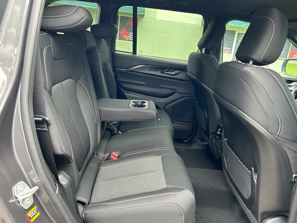 New 2024 Jeep Grand Cherokee Laredo AWD/4WD image 26