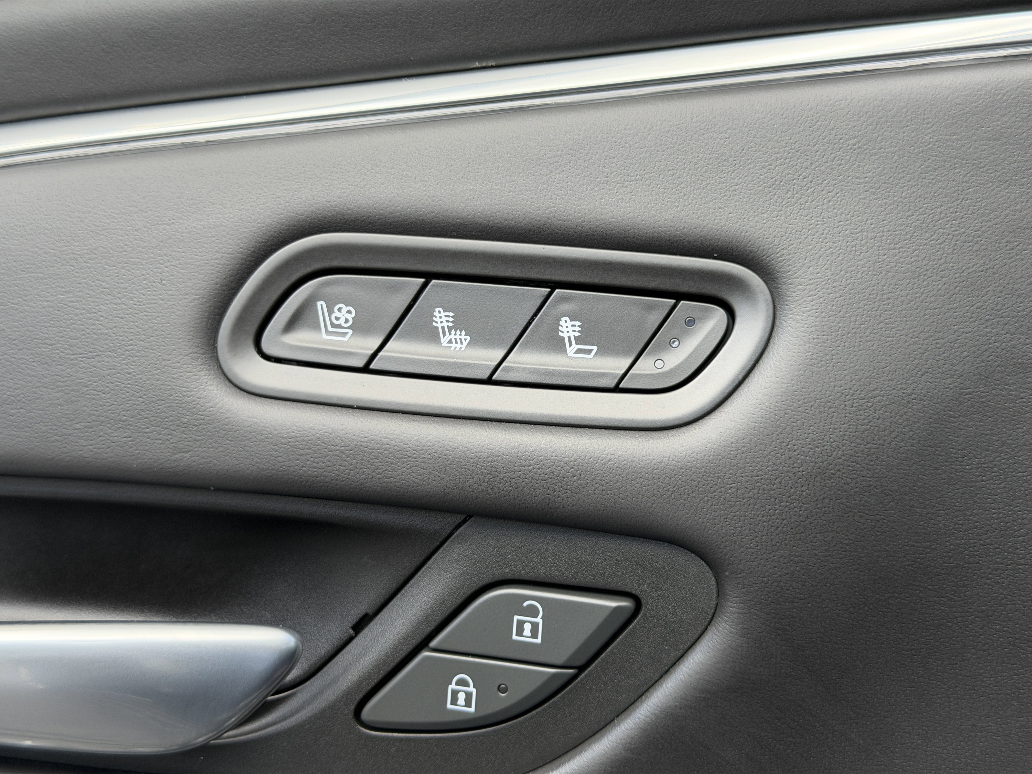 Certified 2023 Cadillac Escalade Premium Luxury Platinum w/ LPO, Radiant Package image 28