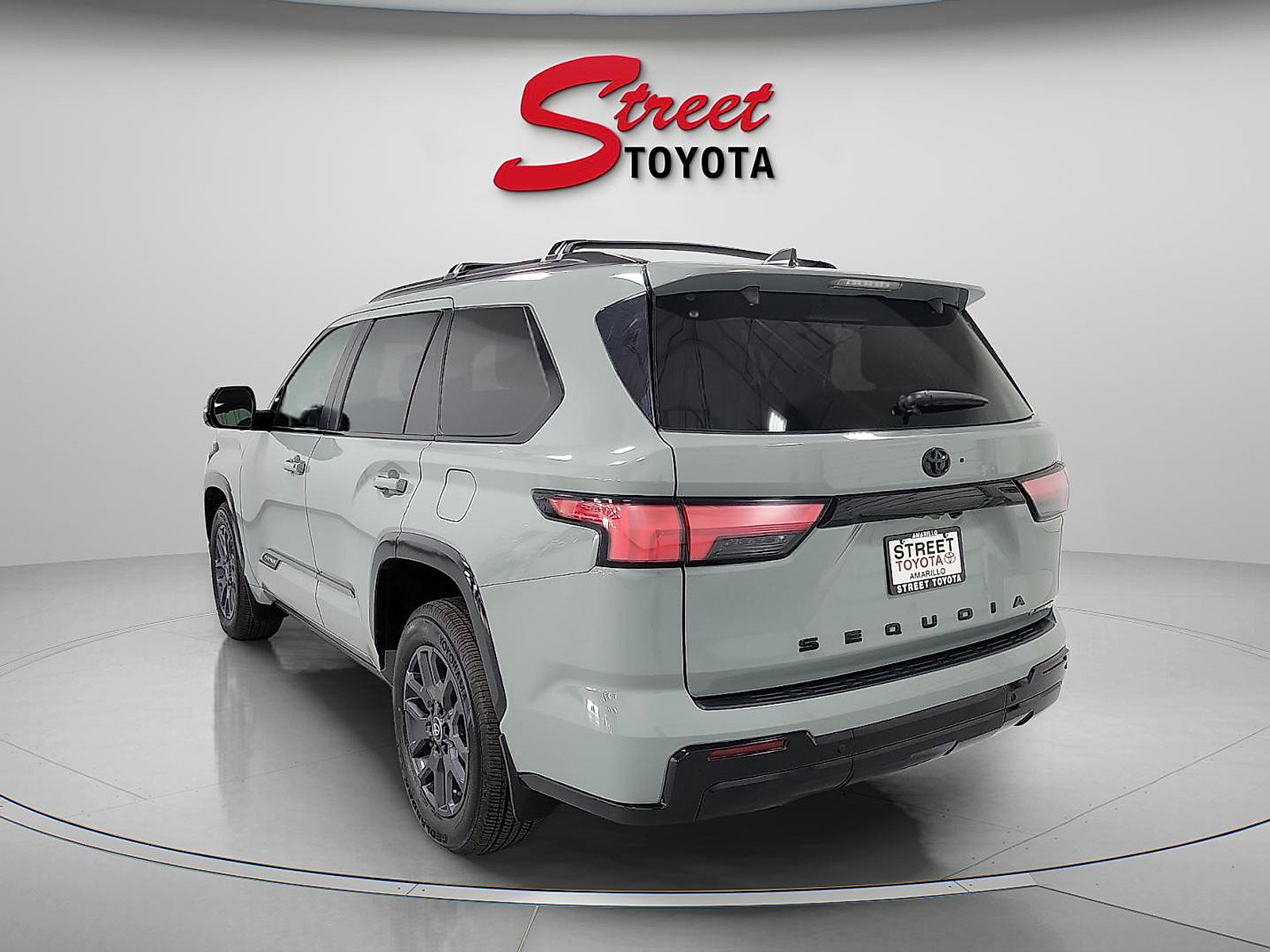 Certified 2025 Toyota Sequoia Platinum AWD/4WD image 2