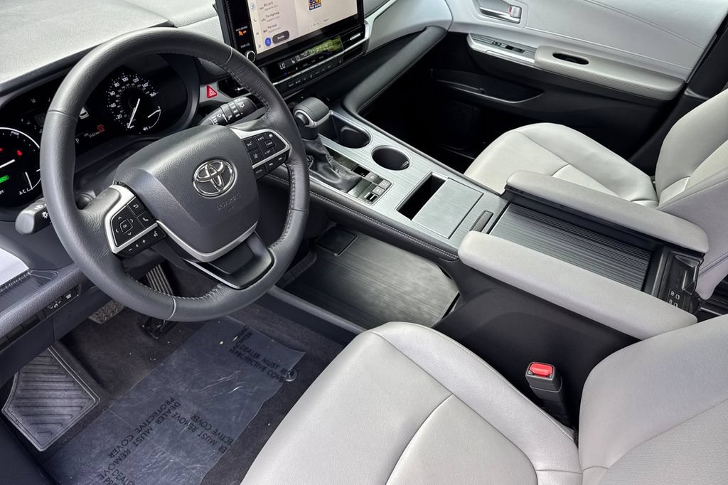 Certified 2025 Toyota Sienna XLE w/ XLE Plus Package AWD/4WD image 9