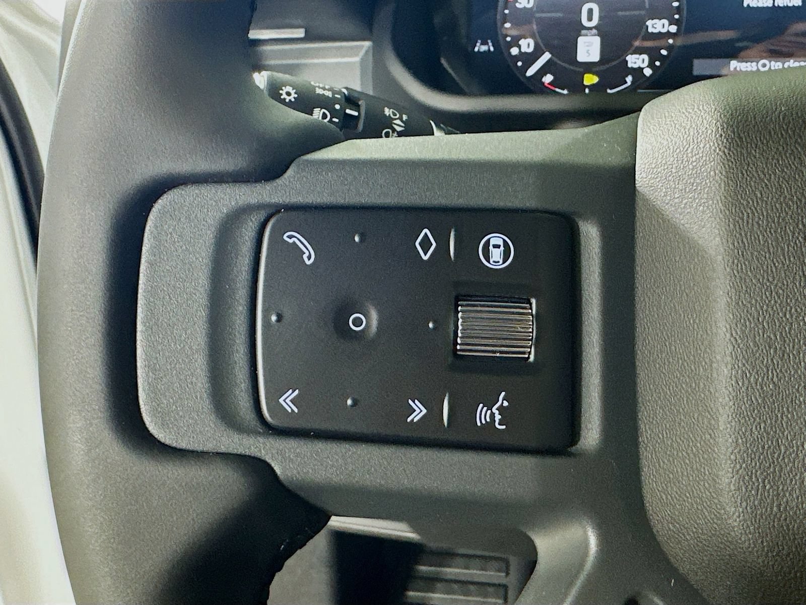 Used 2026 Land Rover Defender 110 X-Dynamic SE AWD/4WD image 19