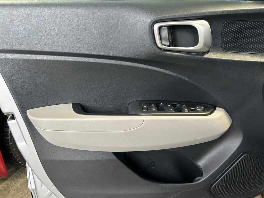 Certified 2025 Hyundai Venue SEL image 22