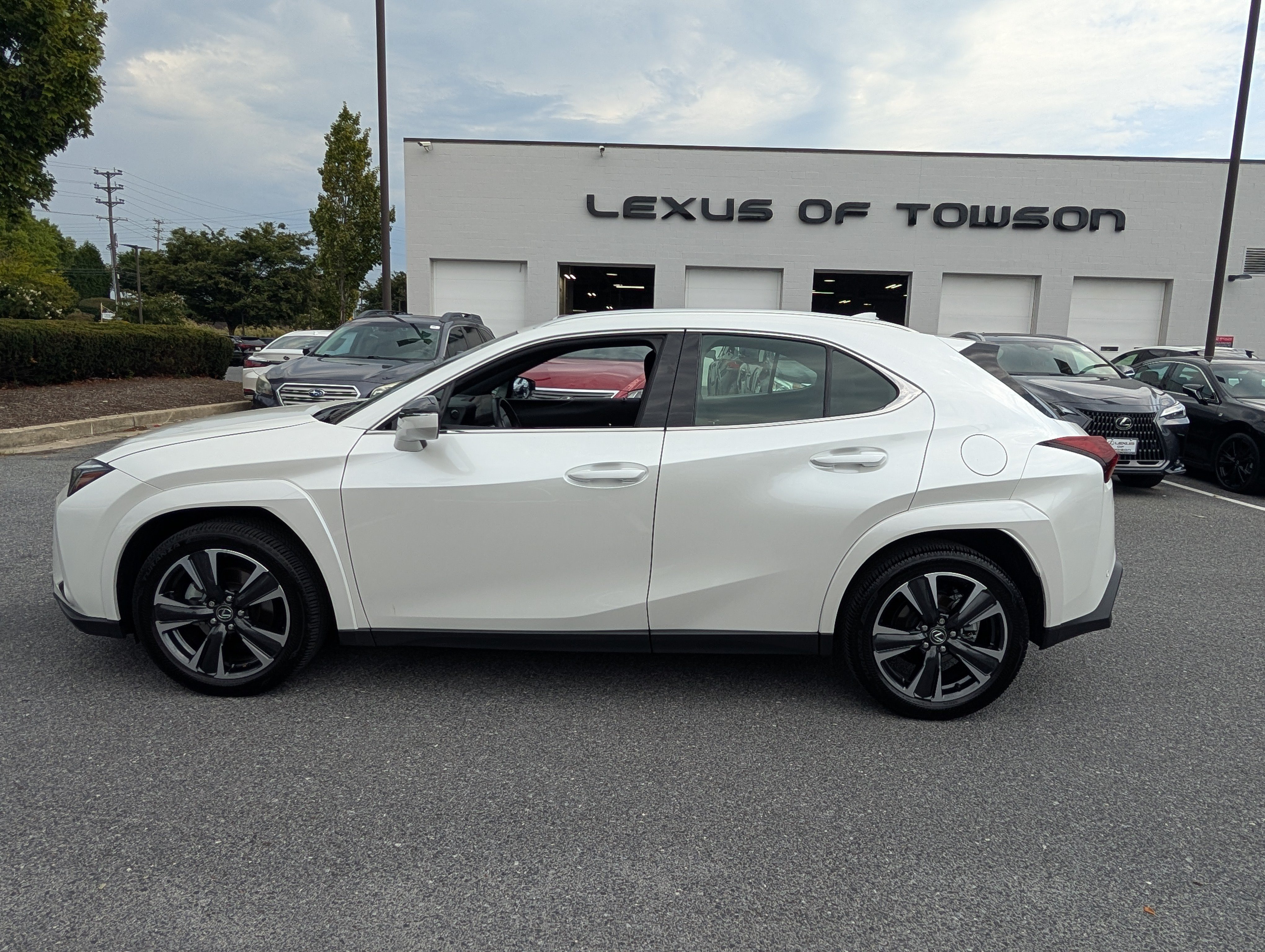 Used 2025 Lexus UX 300h AWD w/ Accessory Package (Z1) image 6