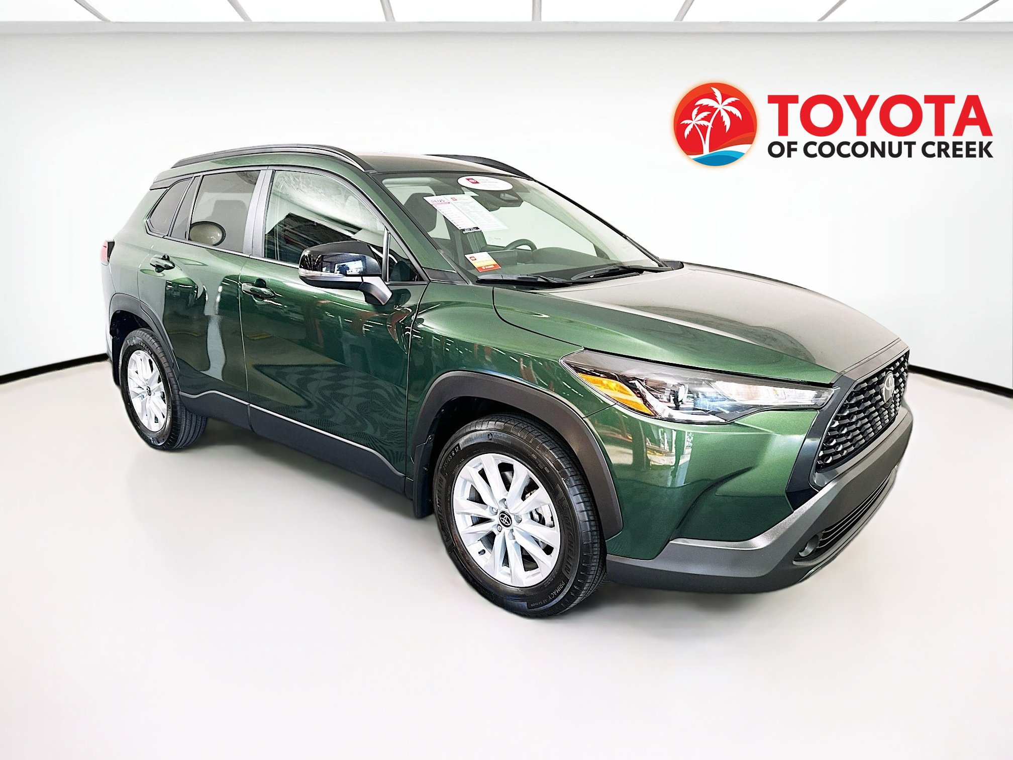 Used 2025 Toyota Corolla Cross LE image 1