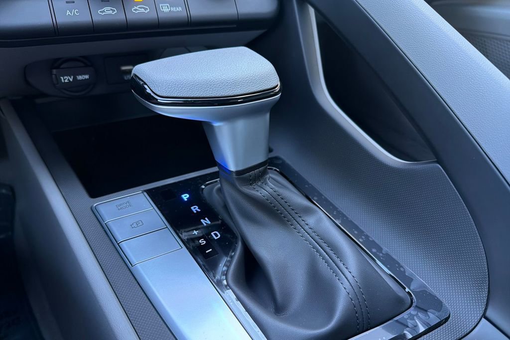 New 2026 Hyundai Elantra SE FWD image 18