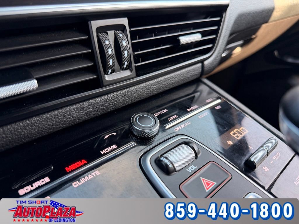 Used 2023 Porsche Cayenne w/ Premium Package AWD/4WD image 29