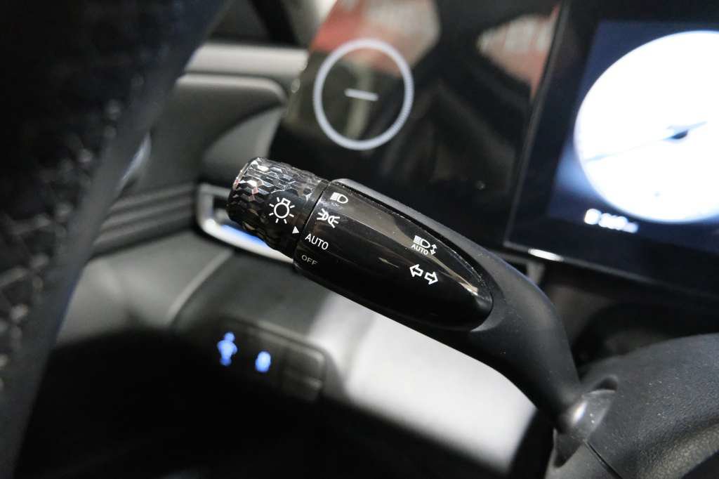 Used 2025 Hyundai Elantra SEL FWD image 38