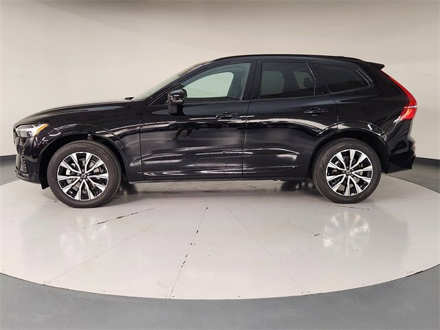 Used 2025 Volvo XC60 B5 Core image 4